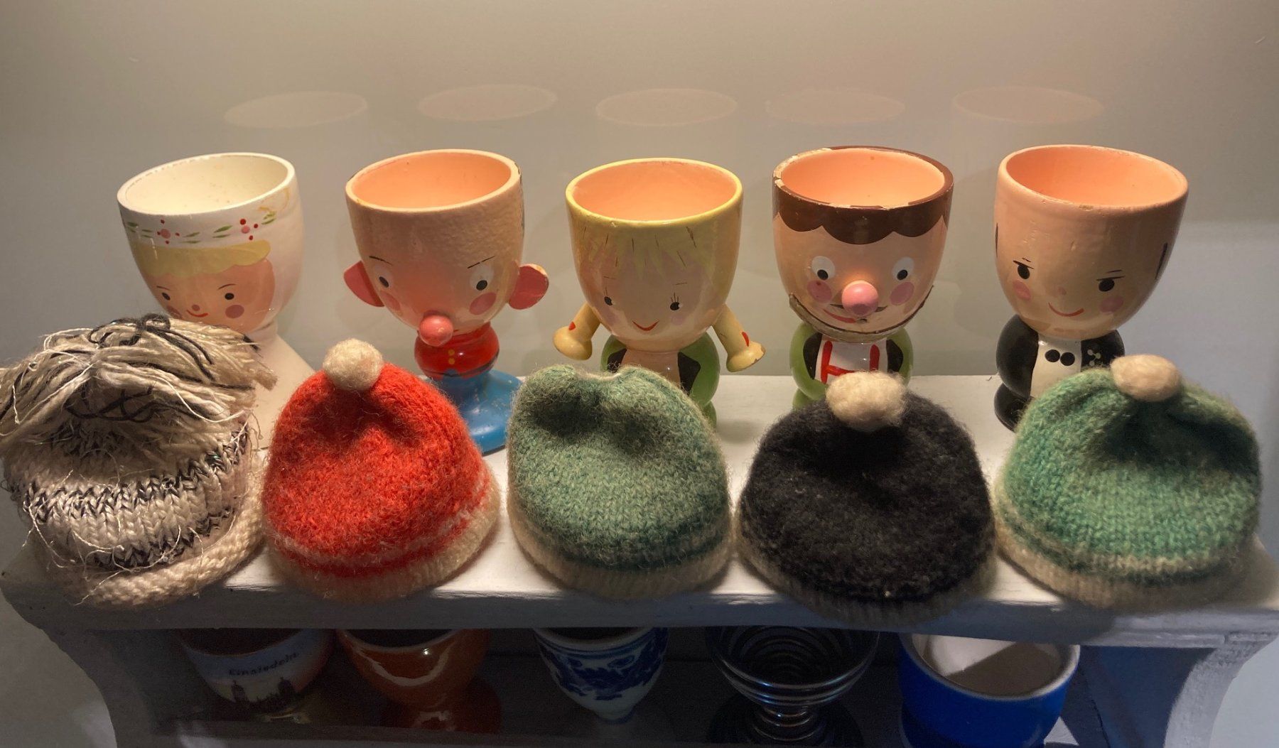 Altre Stoviglie: Eierbecher mit Holzregal, shabby chic – Usato da Rumlikon venduto da Ambiente_Brocante 1