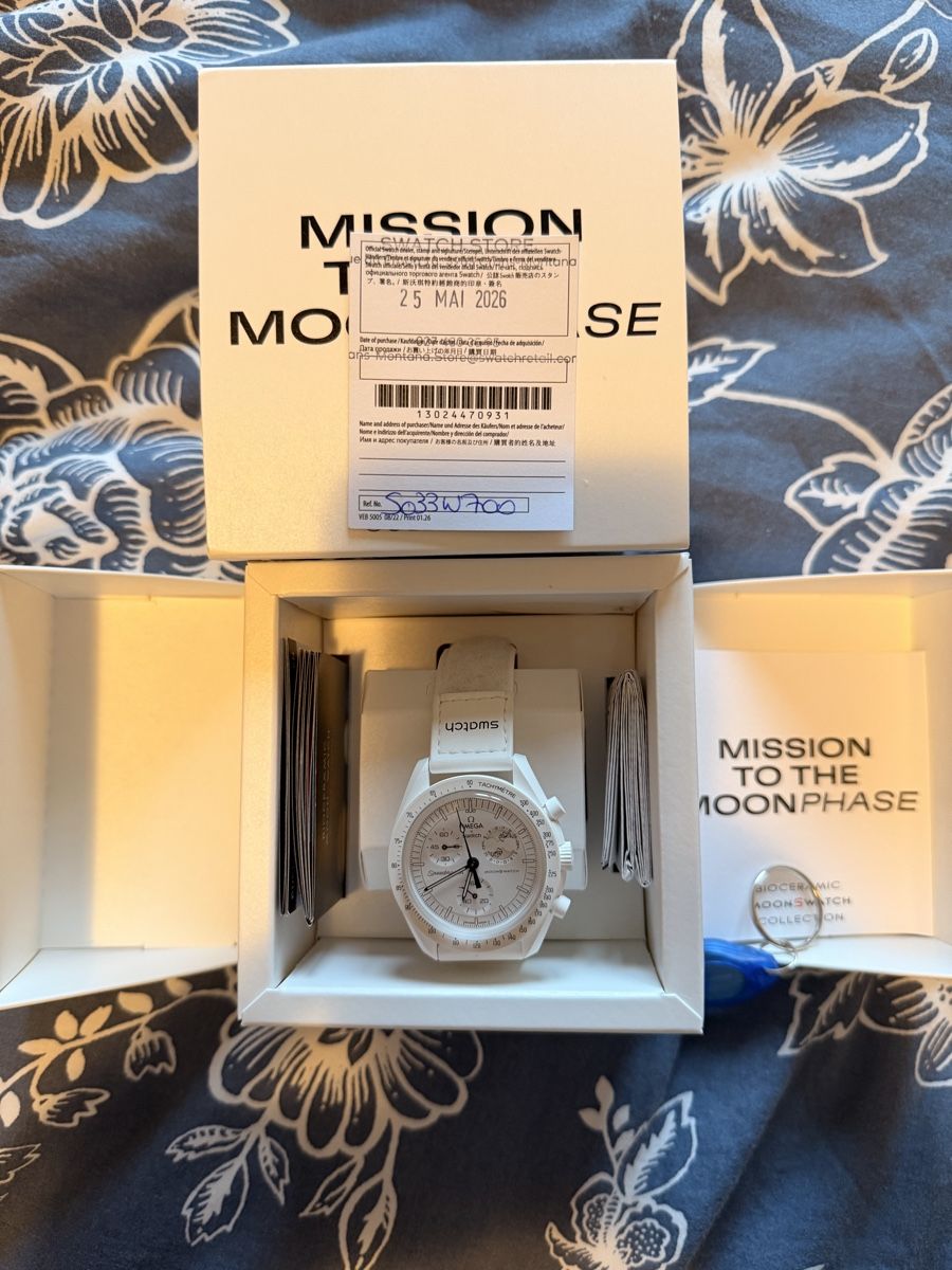 Swatch Montres: Swatch moonwatch Snoppy – D'occasion à Sion par Johan8899
