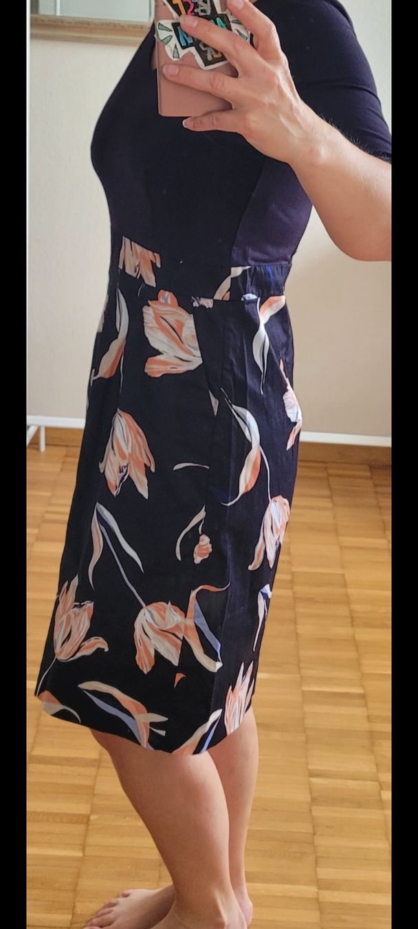 Comma Vestiti: Comma Kleid Gr.38 mit Blumenmuster, Top Zustand ein mal an – Nuovo (secondo la descrizione) da Emmenbrücke venduto da gatasalvache 2