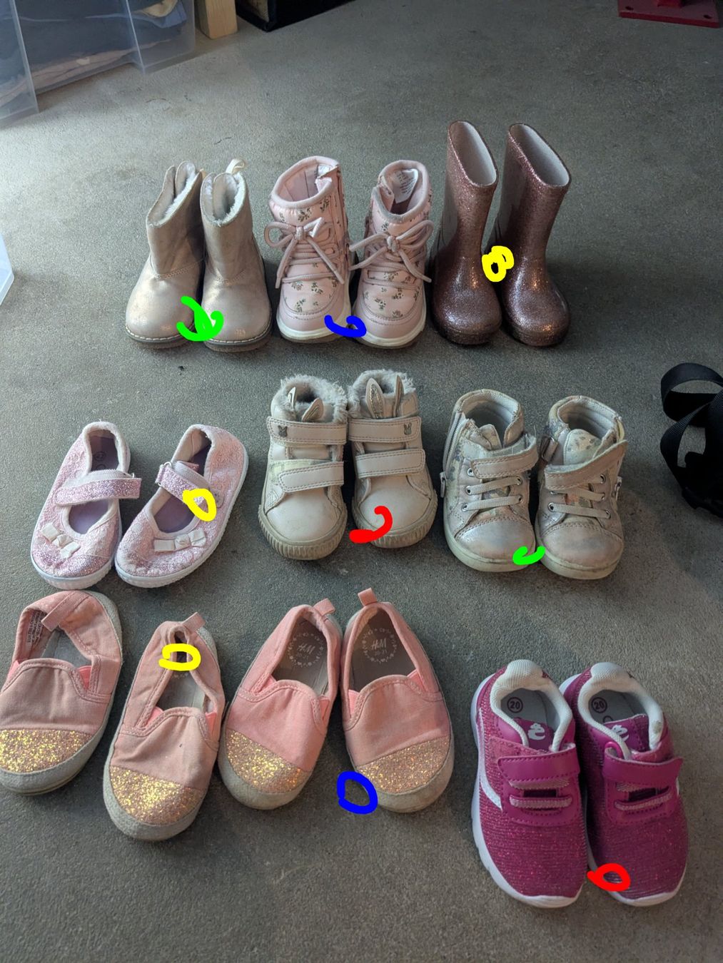 Scarpe per ragazzi: Kinderschuhe Grösse 20-22 gebraucht – Usato da Burgdorf venduto da CMA21 1