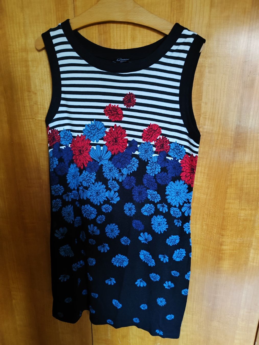 Kleider: sommerkleid Schwarz mit Blumenmuster vorne  – Gebraucht aus Madiswil von marmotte63