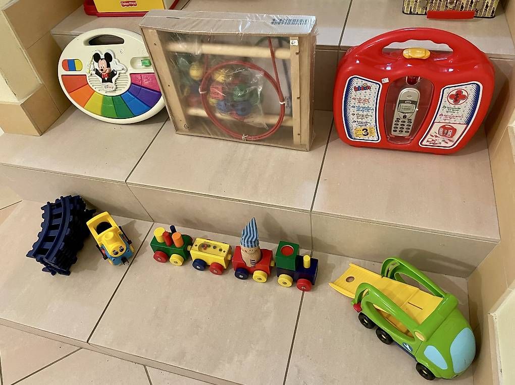 Giocattoli: Jeux/jouets pour enfants – Usato da Corcelles-pres-Concise venduto da Dilem 2
