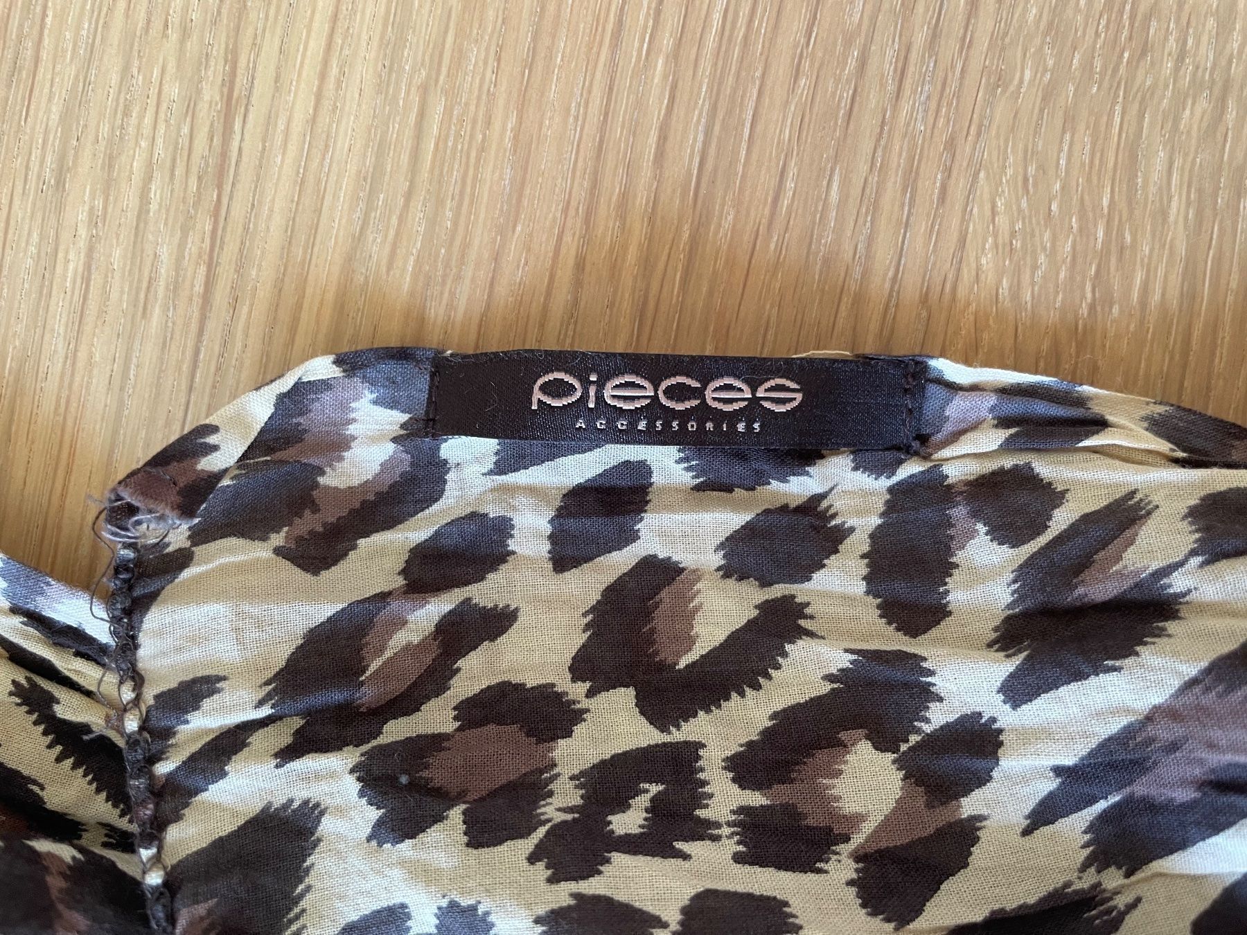 Pieces Foulard & Sciarpe: Grosser Schal mit Tigermuster – Nuovo (secondo la descrizione) da Chur venduto da adien 2
