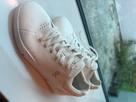 On Running The Roger Sneaker weiss gebraucht Zustand