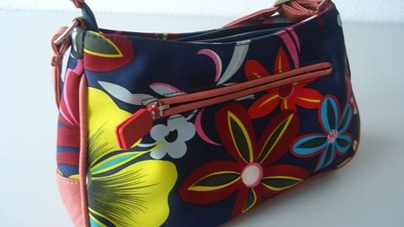 Farbenfrohe Handtasche mit Blumenmuster - Top Zustand!