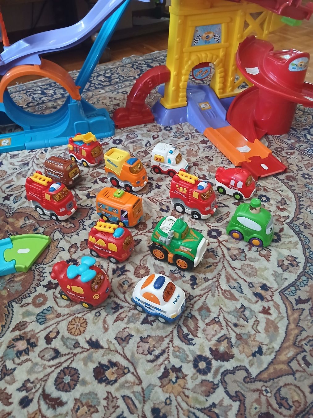 Vtech Giocattoli: V Tech Tut Tut Auto Garage und Rennbahn – Usato da Zürich venduto da Jillygrilli 3