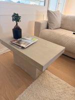 Tisch aus Beton quadratisch Grau