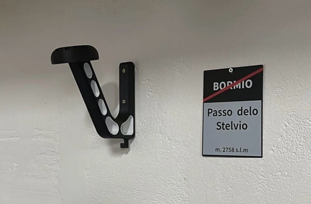 Sonstige: Support mural pour casque et veste de moto – Neu (gemäss Beschreibung) aus Yverdon-les-Bains von ido_w9qy 2