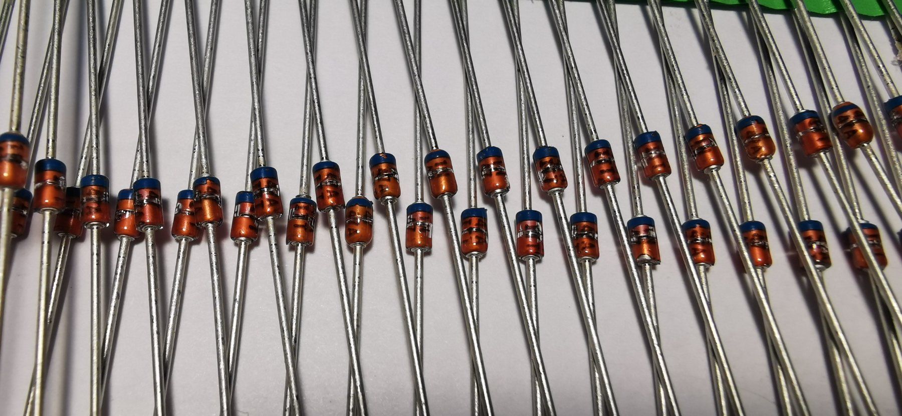 Componenti elettronici: 1N4747 20 Volt 1 Watt Zenerdiode ITT – Nuovo (secondo la descrizione) da Bremgarten b. Bern venduto da Vittorio0 1