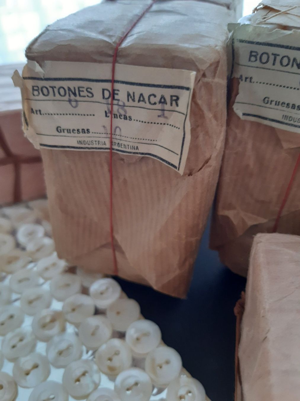 Knöpfe: 144 Perlmutt Knöpfe – Neu und originalverpackt aus Zollikofen von Holidaymaker 3