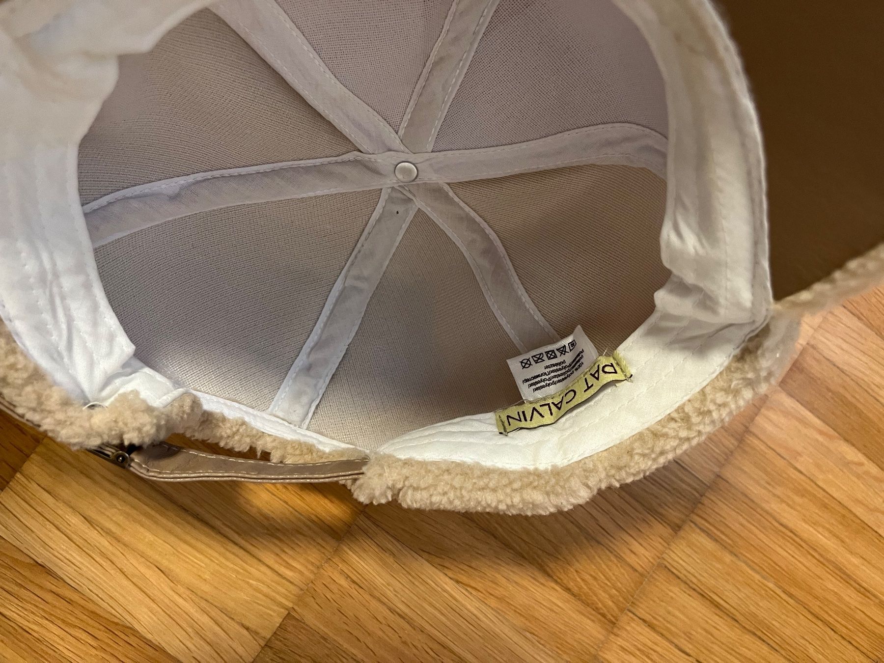 Copricapi, berretti & cappellini: Pat Calvin Teddy Cap beige kuschelig – Usato da Jona venduto da Good_luck1_ 5