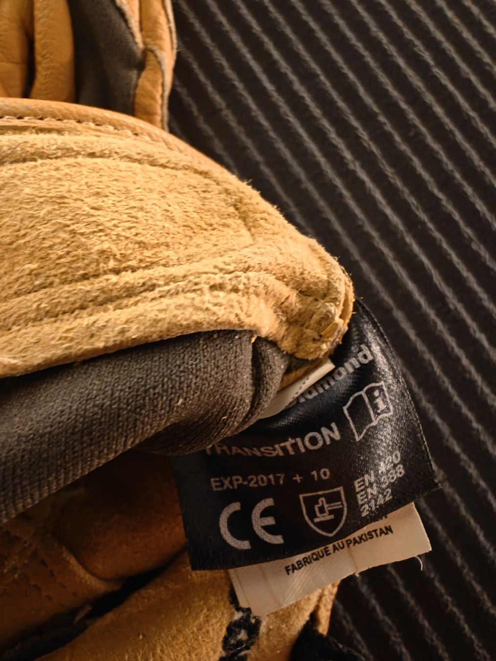 Black Diamond Altri accessori da uomo: Black Diamond Leder-Handschuhe Gr. M  – Usato da Wila venduto da ram_lgt2 4