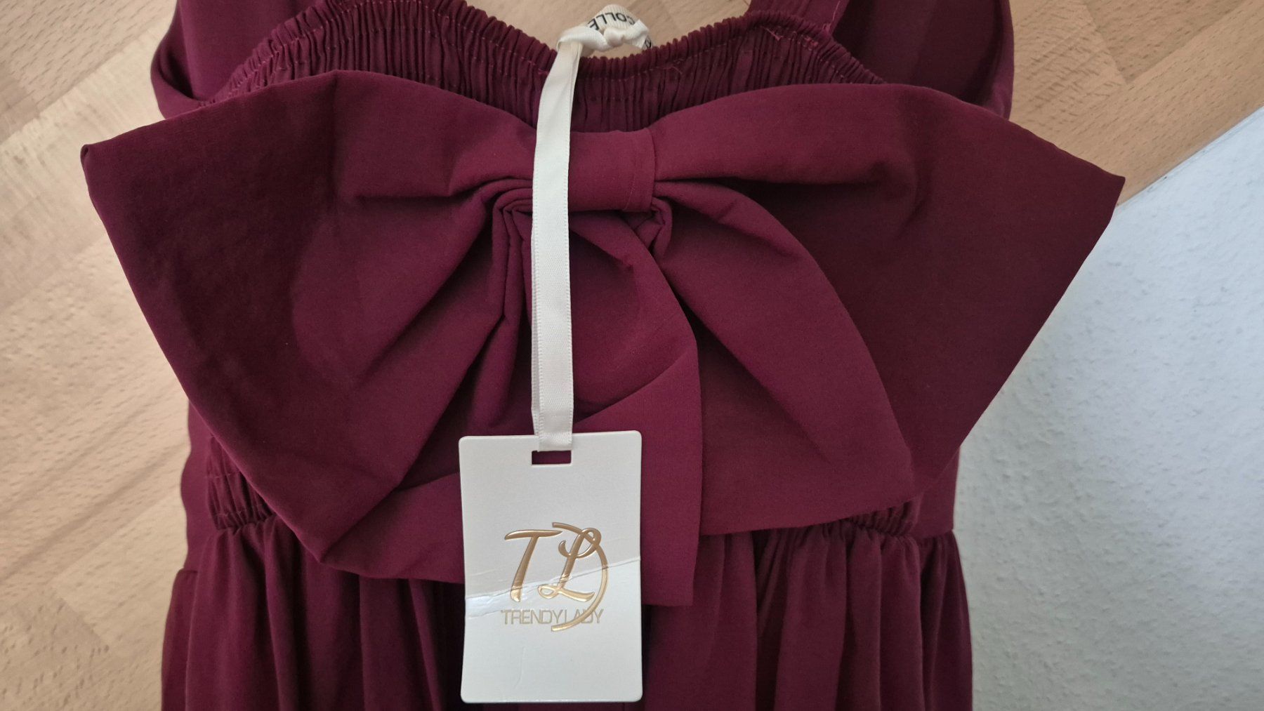 Kleider: Bellissimo abito color amaranto – Neu und originalverpackt aus Gordevio von RUBY104 1