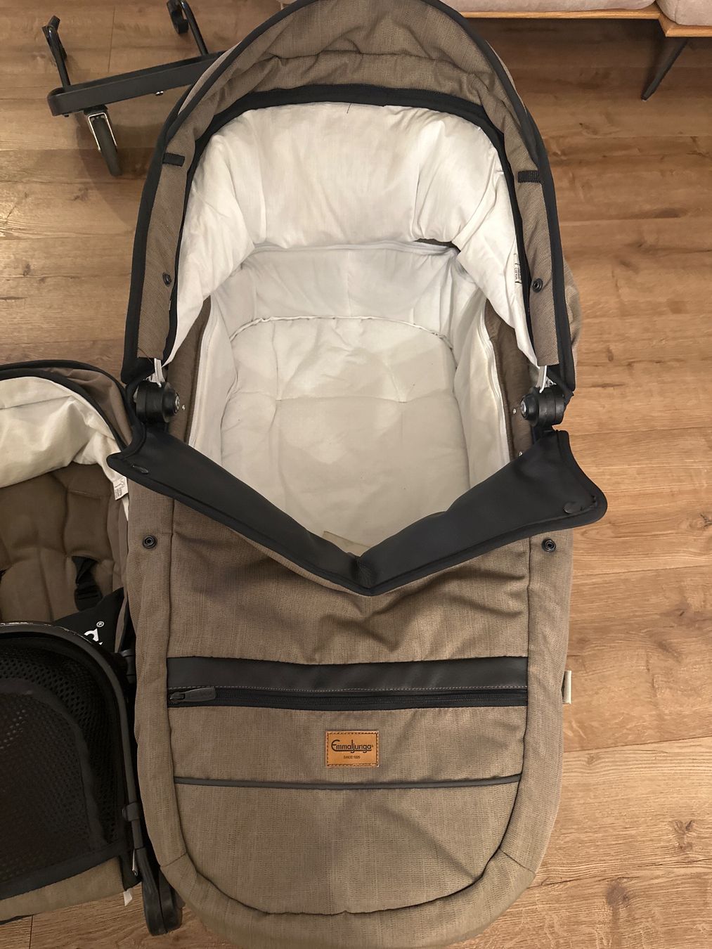 Emmaljunga Carrozzine: Emmaljunga Kinderwagen mit viel Zubehör – Usato da Klingnau venduto da leobox 9