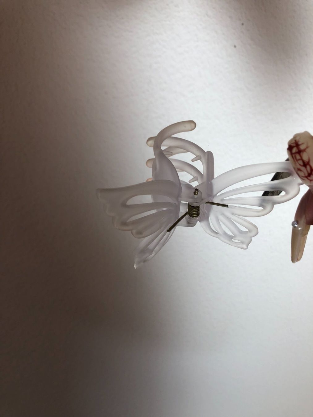 Accessoires pour cheveux: Pince à cheveux papillon translucide – D'occasion à Bulle par sop_ct6x 1