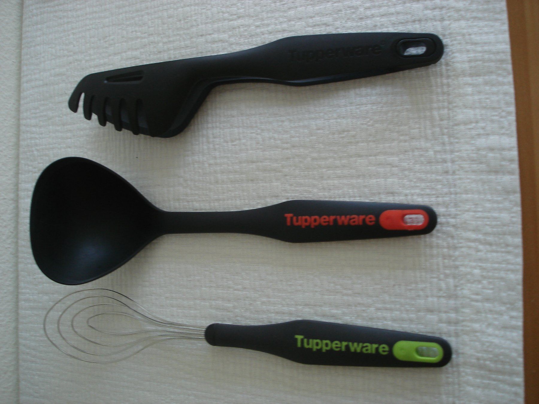 Tupperware Cucchiai: Tupperware: Schöpflöffel, Chef-Zange, Tellerbessen 3er Set – Usato da Regensdorf venduto da anna059