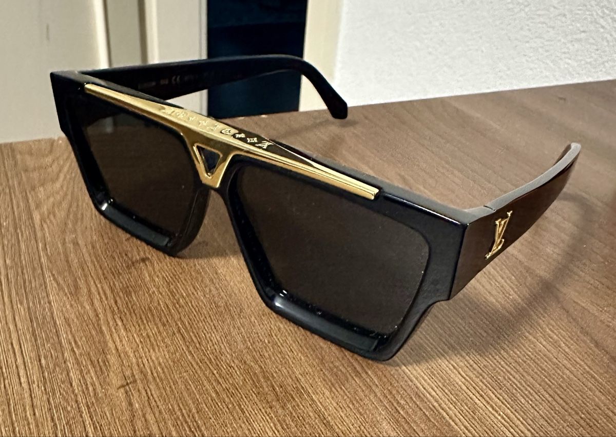 Louis Vuitton Occhiali & Lenti: LOUIS VUITTON EVIDENCE SONNENBRILLE – Usato da Muttenz venduto da Jaide