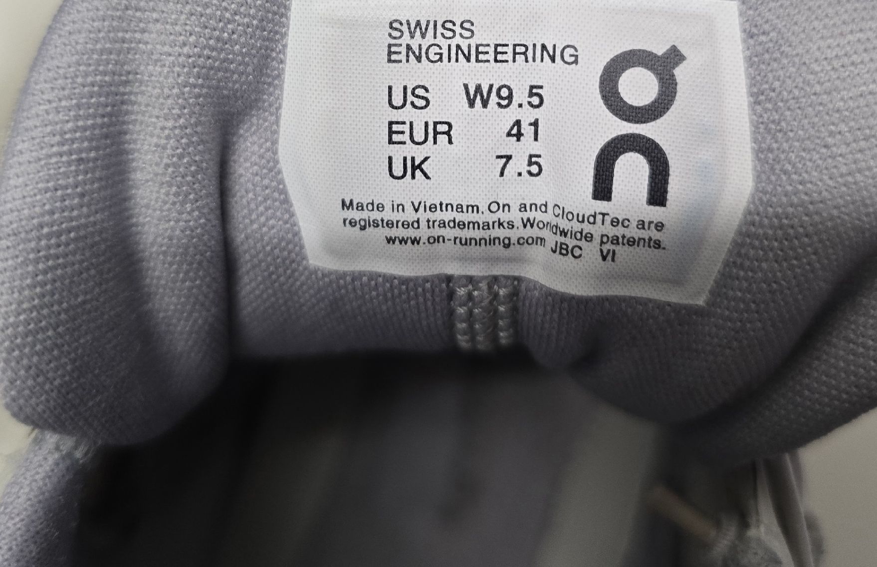 On Chaussures femmes: Damen Cloud Hi Gr.41 – D'occasion à St. Gallen par CAPYCORP 7
