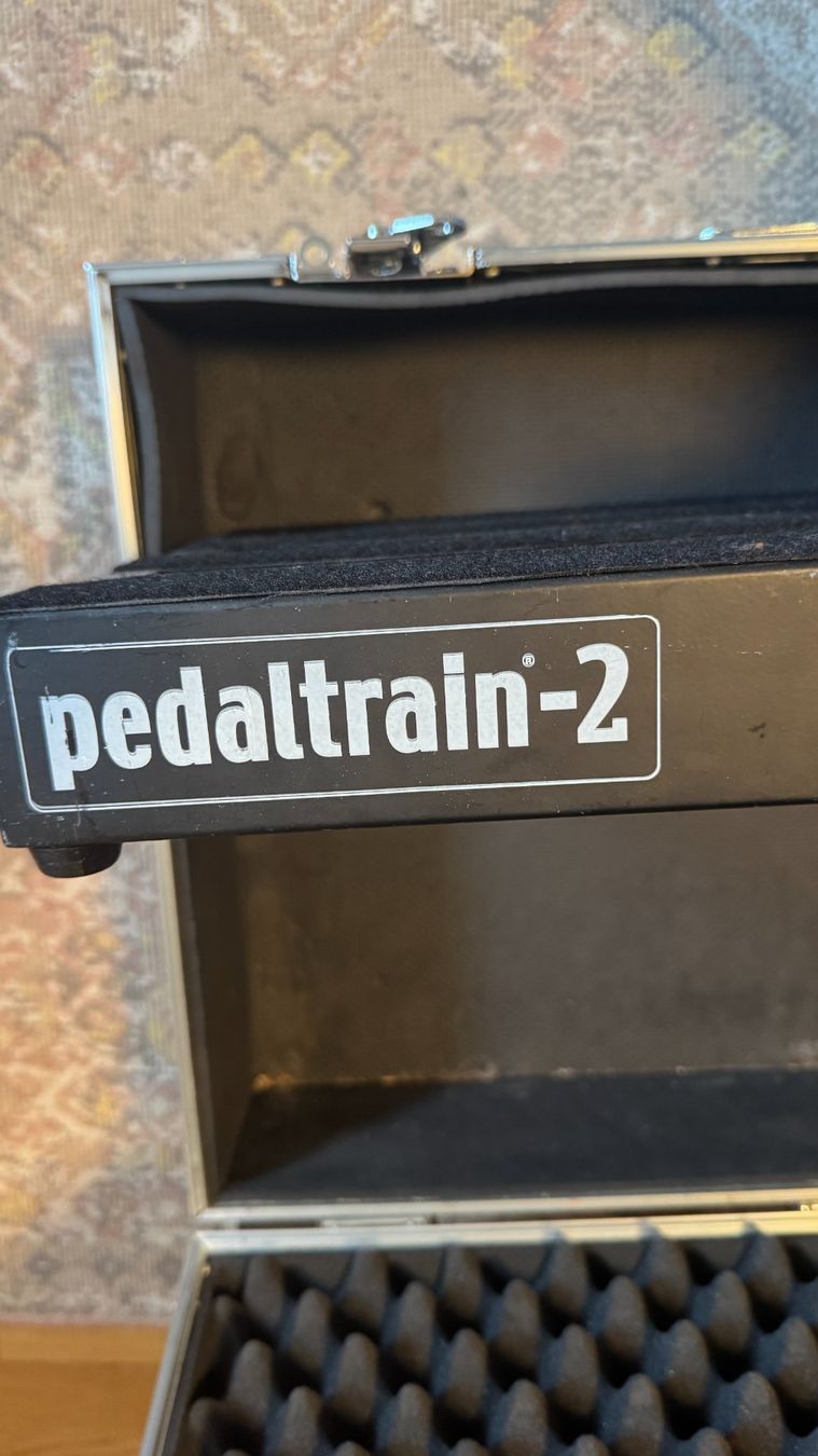 Pedaltrain Instruments de musique: Pedaltrain-2 mit Hardcase – D'occasion à Uster par FireGnome 2