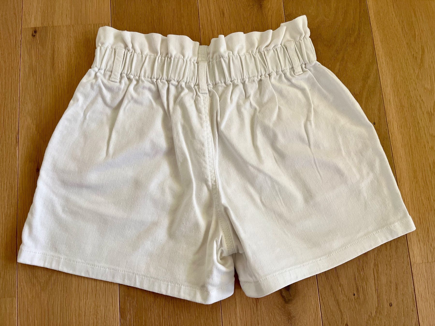 Benetton Pantaloni: Sehr schöne Shorts, Benetton, Gr.164 – Usato da St. Moritz venduto da 7000marie 1