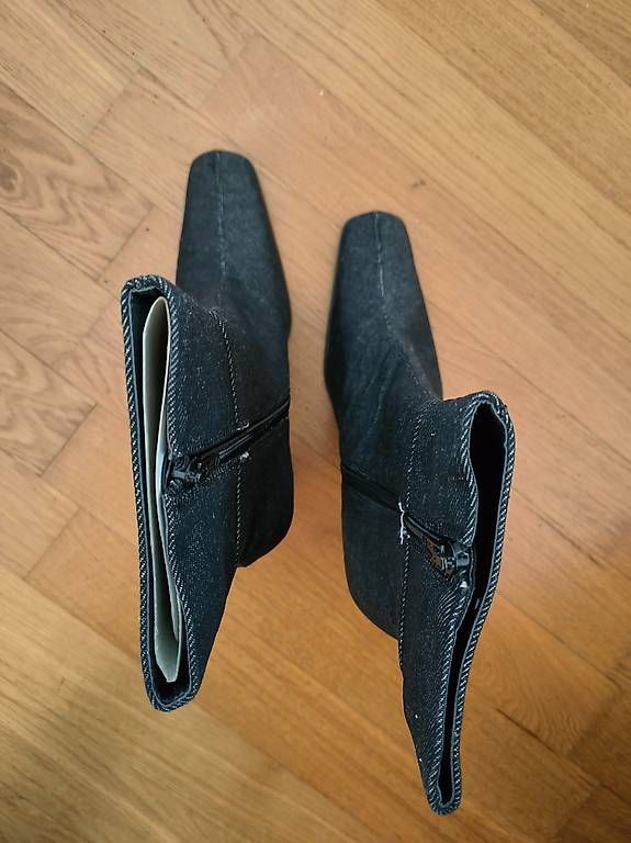 Scarpe da donna: Bottines en jeans noir – Usato da Nyon venduto da Ariady 3