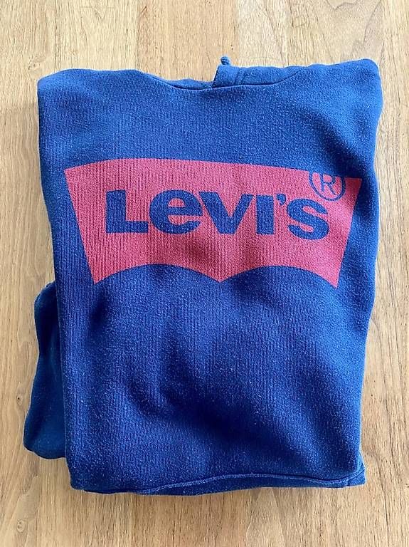 Pullover & Sweatshirts: Sweat-shirt Levi's – Gebraucht aus Bogis-Bossey von jhenckaerts