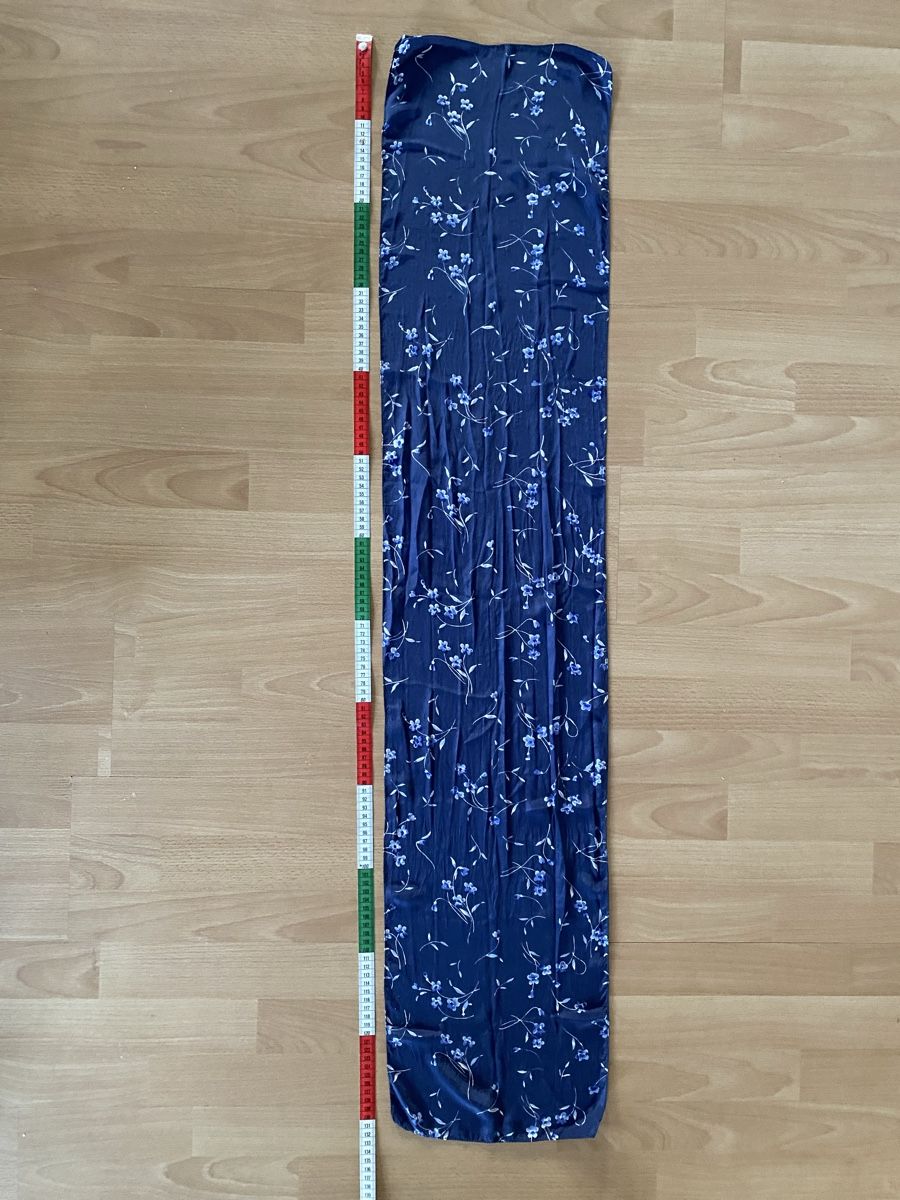 Fabric Frontline Foulard & Sciarpe: Blauer Seidenschal mit Blumenmuster - Top Zustand! – Nuovo (secondo la descrizione) da Buochs venduto da H16 6
