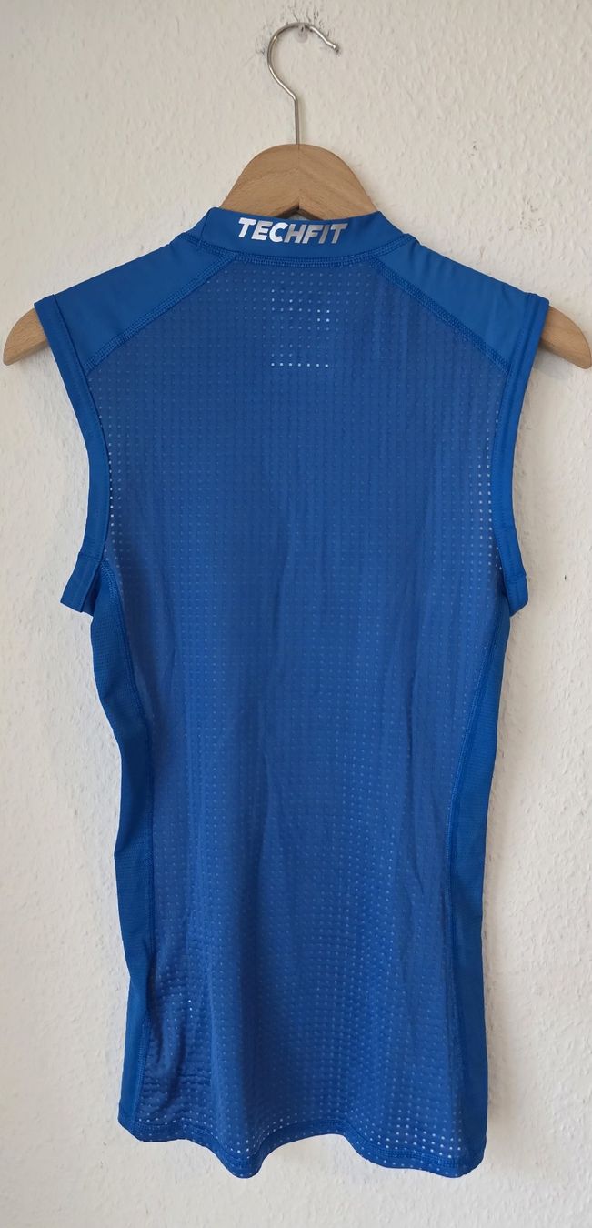 Adidas Leibchen & Hosen: Débardeur compression Adidas Techfit bleu taille M – Gebraucht aus Genève von MariaS2 5