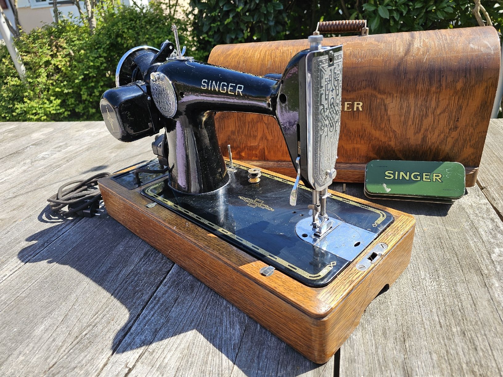 Singer Macchine da cucire: Singer Nähmaschine mit Holzbox – Usato da Oberwil BL venduto da 007re 1
