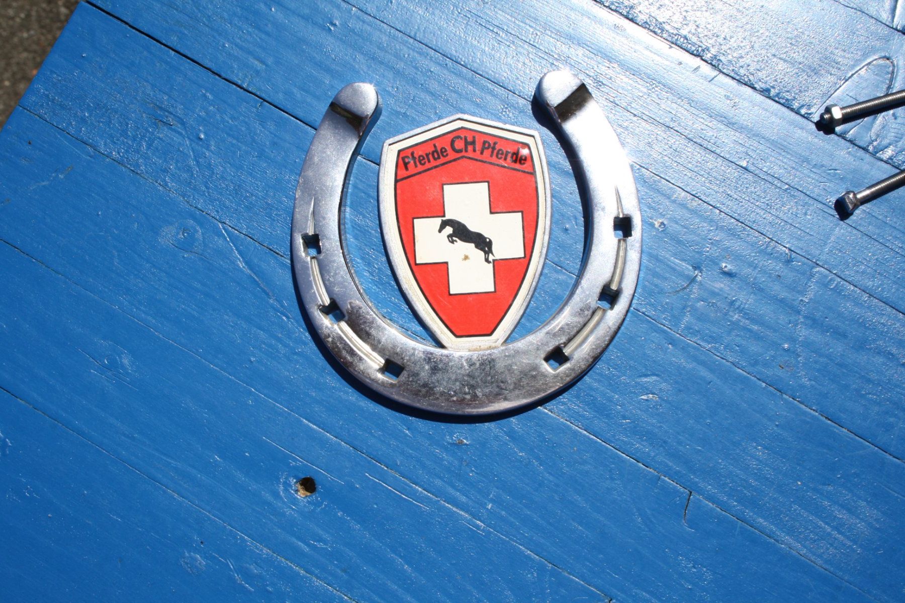 Altro in Accessori per animali: HUFEISEN VERCHROMT MIT EMBLEM CH PFERDE – Usato da Wauwil venduto da Pneuedy 1