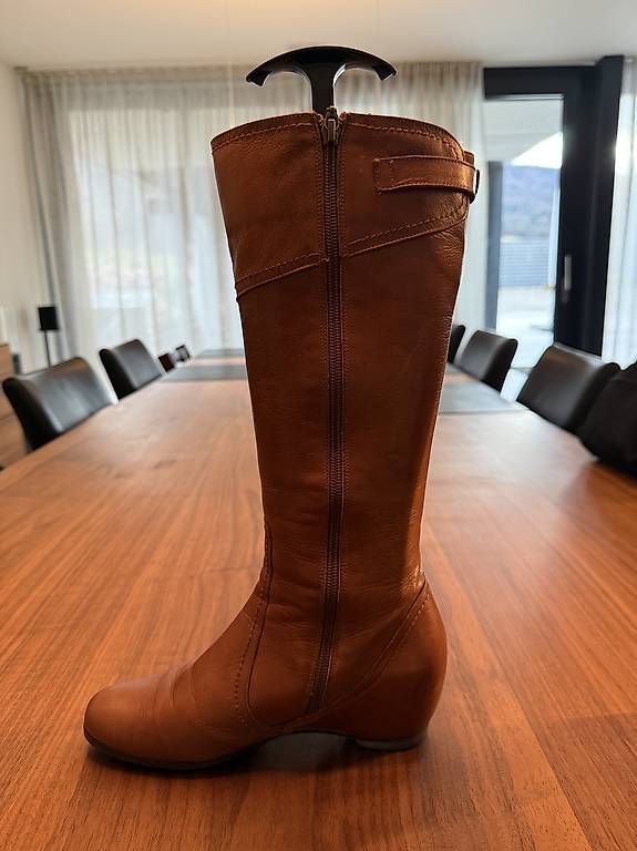 Scarpe da donna: Lederstiefel gr.37 – Usato da Hofstetten SO venduto da Katharina_Nina_Nina 2