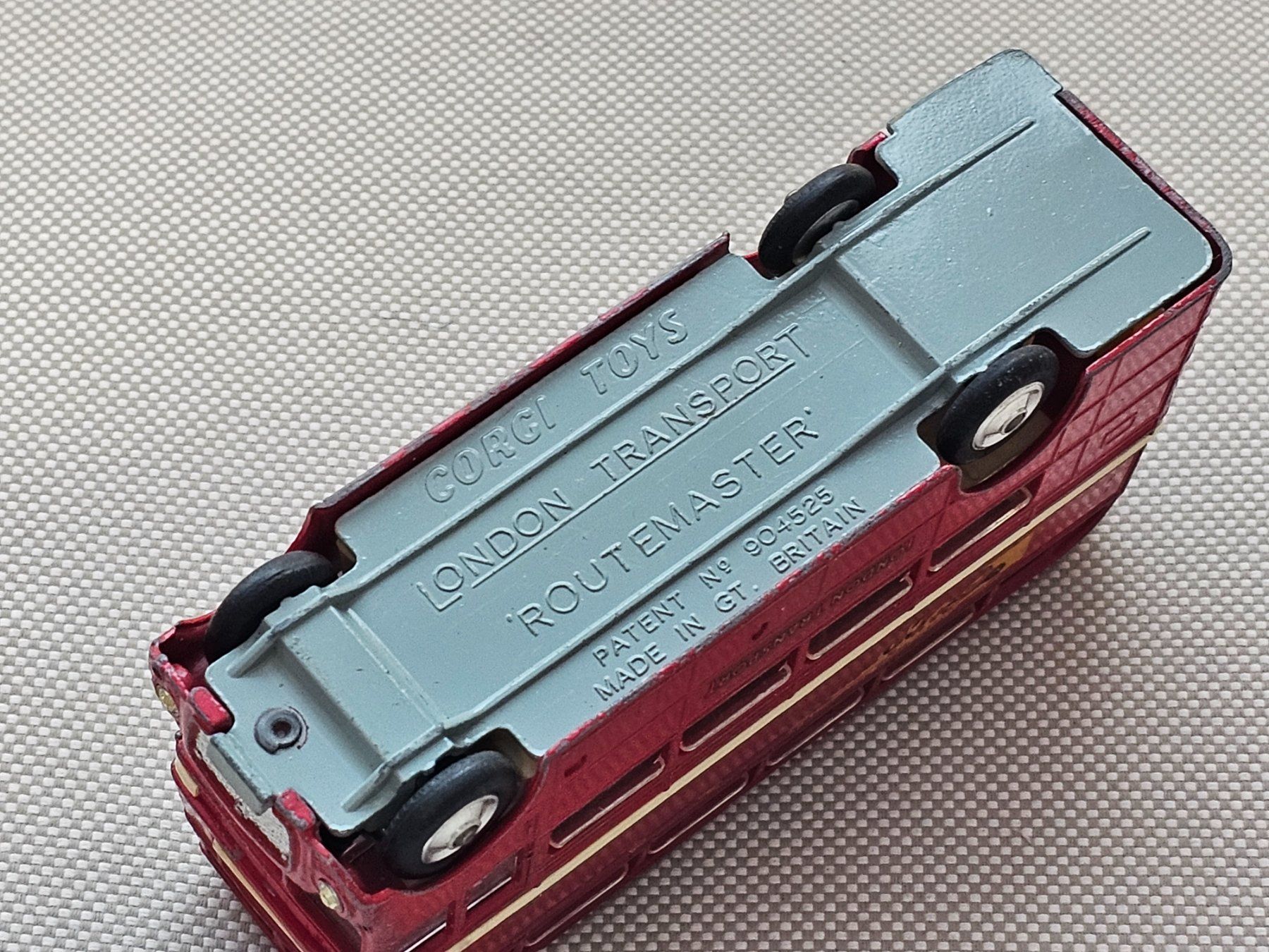 Corgi Toys Modellini d'auto: Corgi London Transport Routemaster mit Schaffnerin – Usato da Starrkirch-Wil venduto da easygo13 2