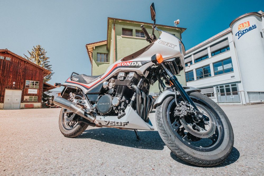 Cronologia CBX 750F