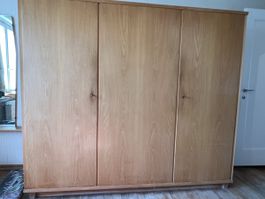 Kleiderschrank dreitürig Holz hell gebrauchter Zustand
