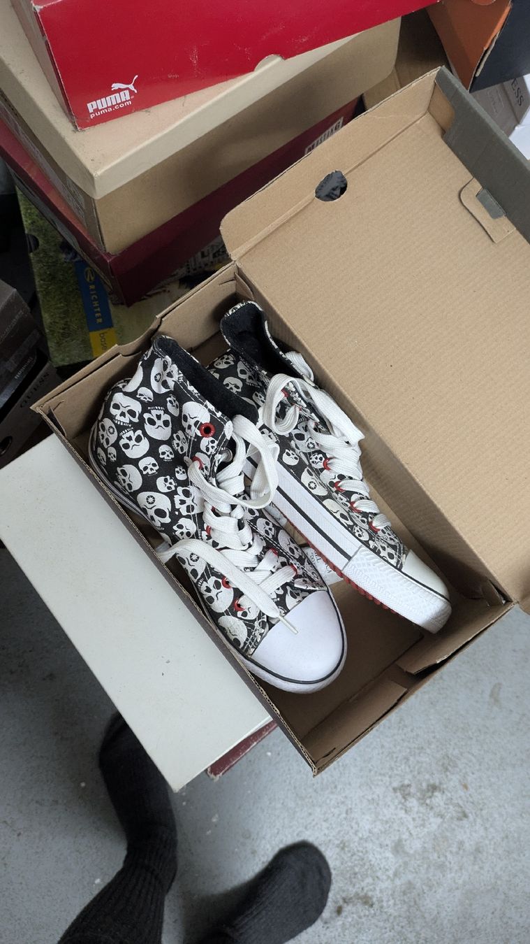 Scarpe da uomo: Schuhe mit Totenkopfmuster – Usato da Morgarten venduto da rra_jvw7
