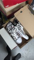 Schuhe mit Totenkopfmuster