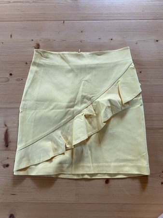 Pastellgelber Rock
