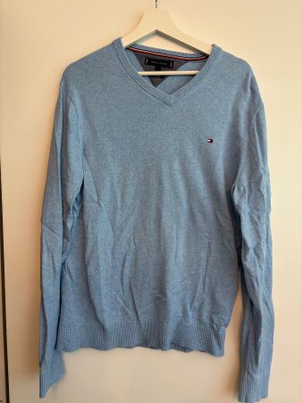 Tommy Hilfiger Pullover hellblau V-Ausschnitt Grösse L gu...