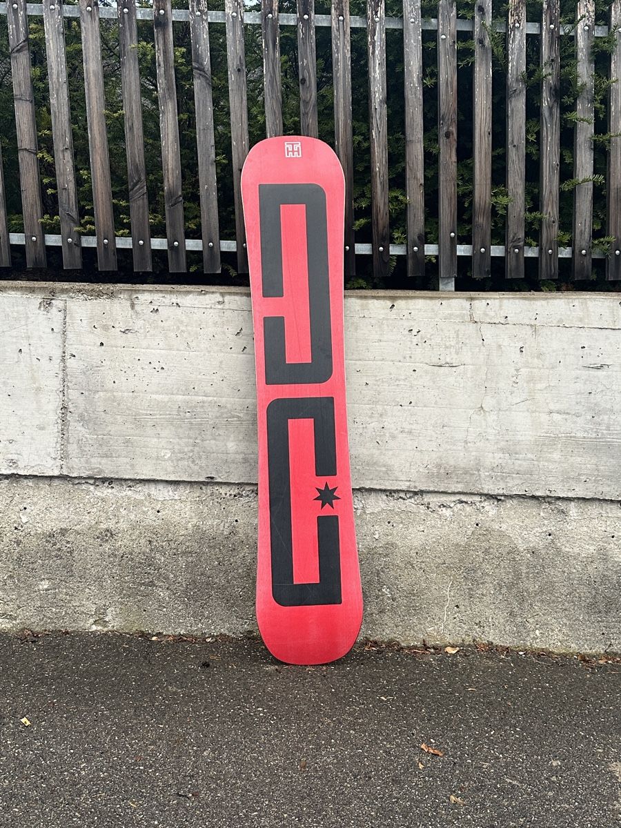 Board: Snowboard DC mit Ride Bindung – Usato da Rüschlikon venduto da len_zw9l 1