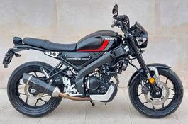 Yamaha XSR 125 avec pot d'échappement LeoVince
