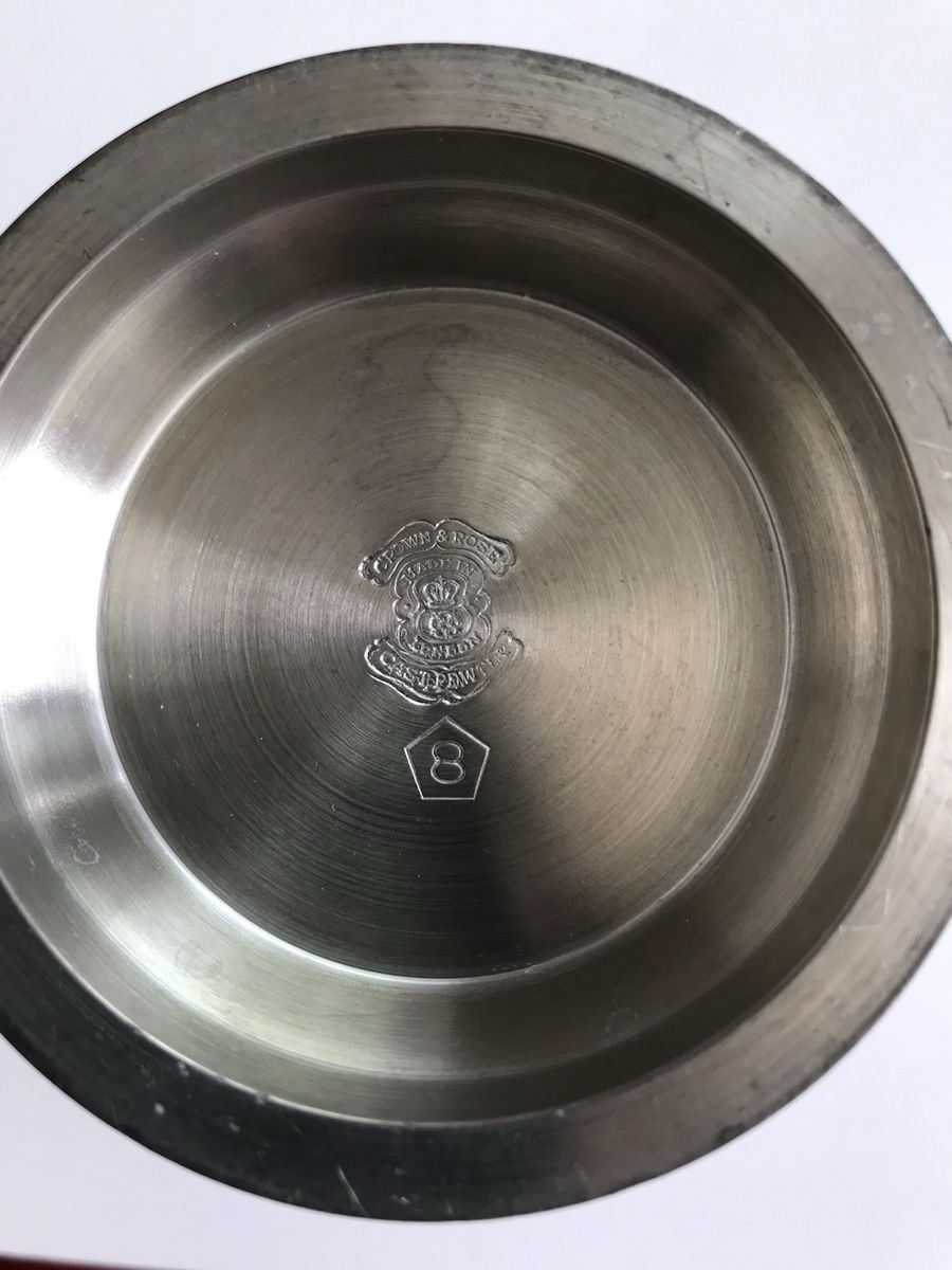Set di piatti: Belle ancienne chope à bière en étain – Usato da Villeneuve VD venduto da sim_q5hp 6