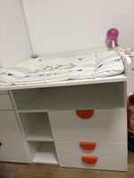 Wickelkommode weiss mit orangen Griffen guter Zustand
