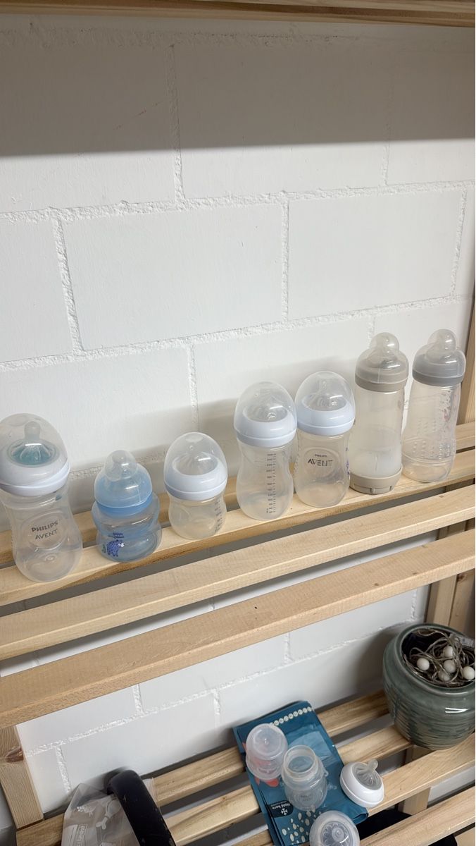Pasti del neonato: Assorted Baby Bottles - Philips Avent & More! – Usato da Unterägeri venduto da mcv_wc2q