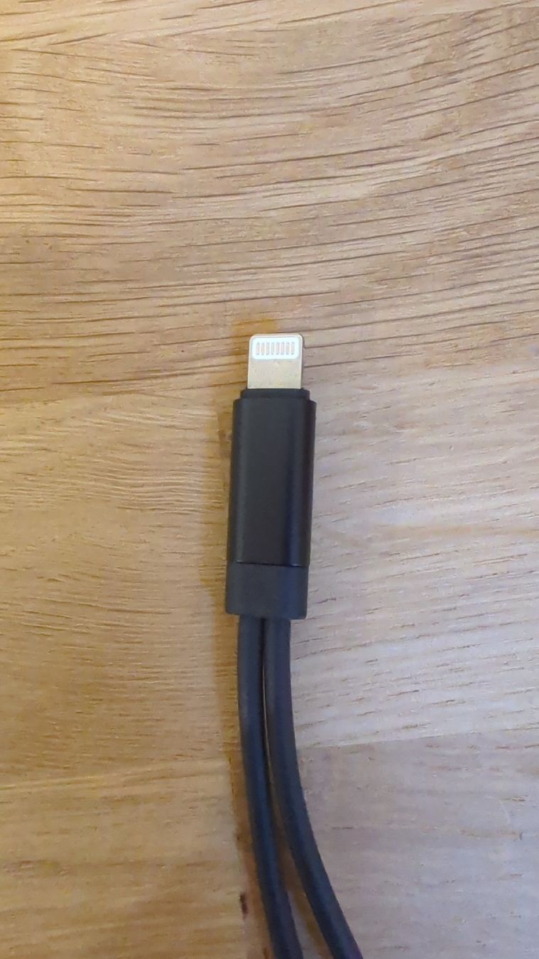 Unità & Adattatore: Neuwertiger Lightning auf Dual Kopfhörer Adapter - Schwarz – Usato da Eisten venduto da manuel.furrer 1
