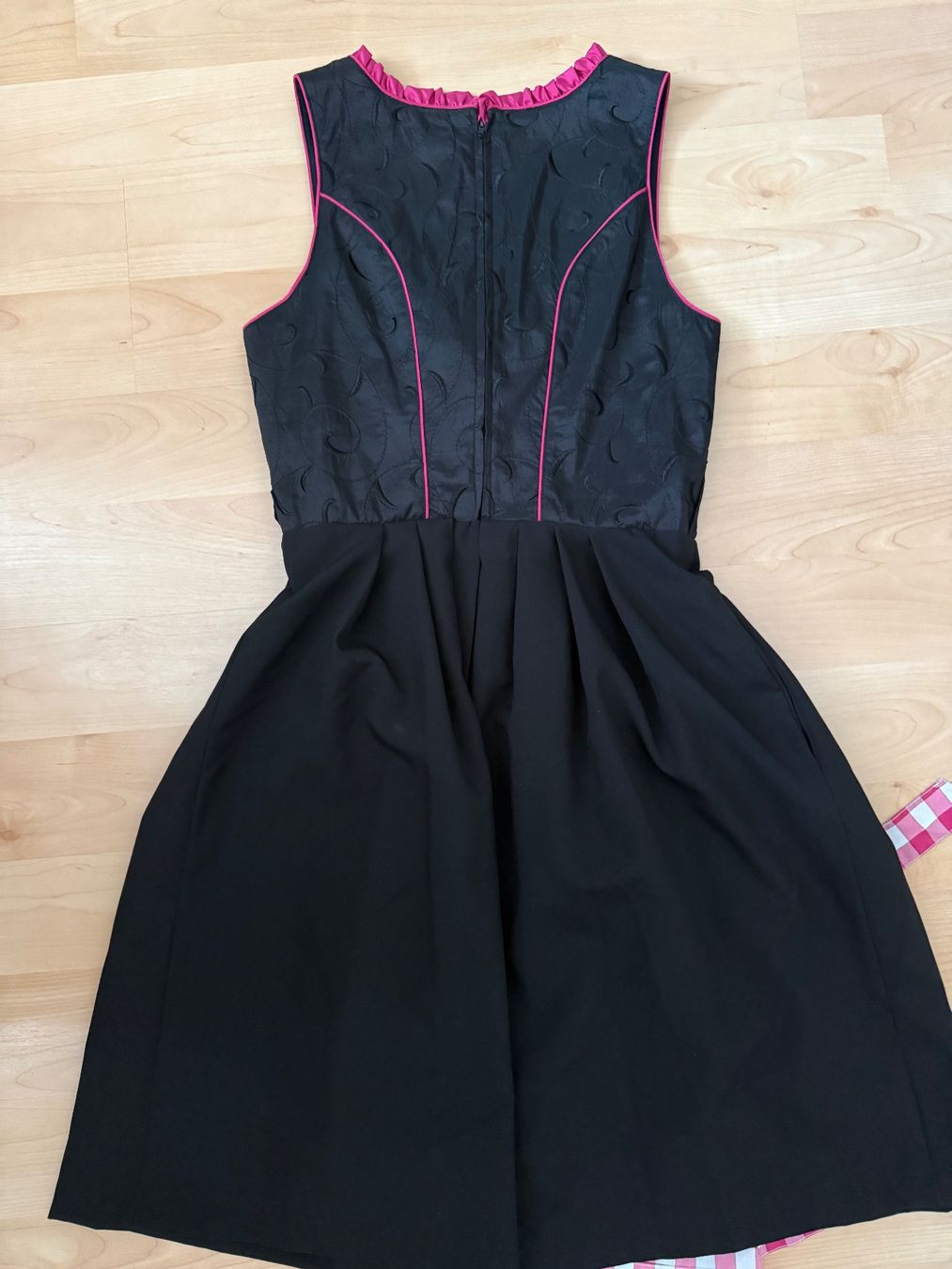 Vestiti: Dirndl Fuchs mit Schürze Grösse 38 – Usato da Pfäffikon SZ venduto da Syndrome379 1