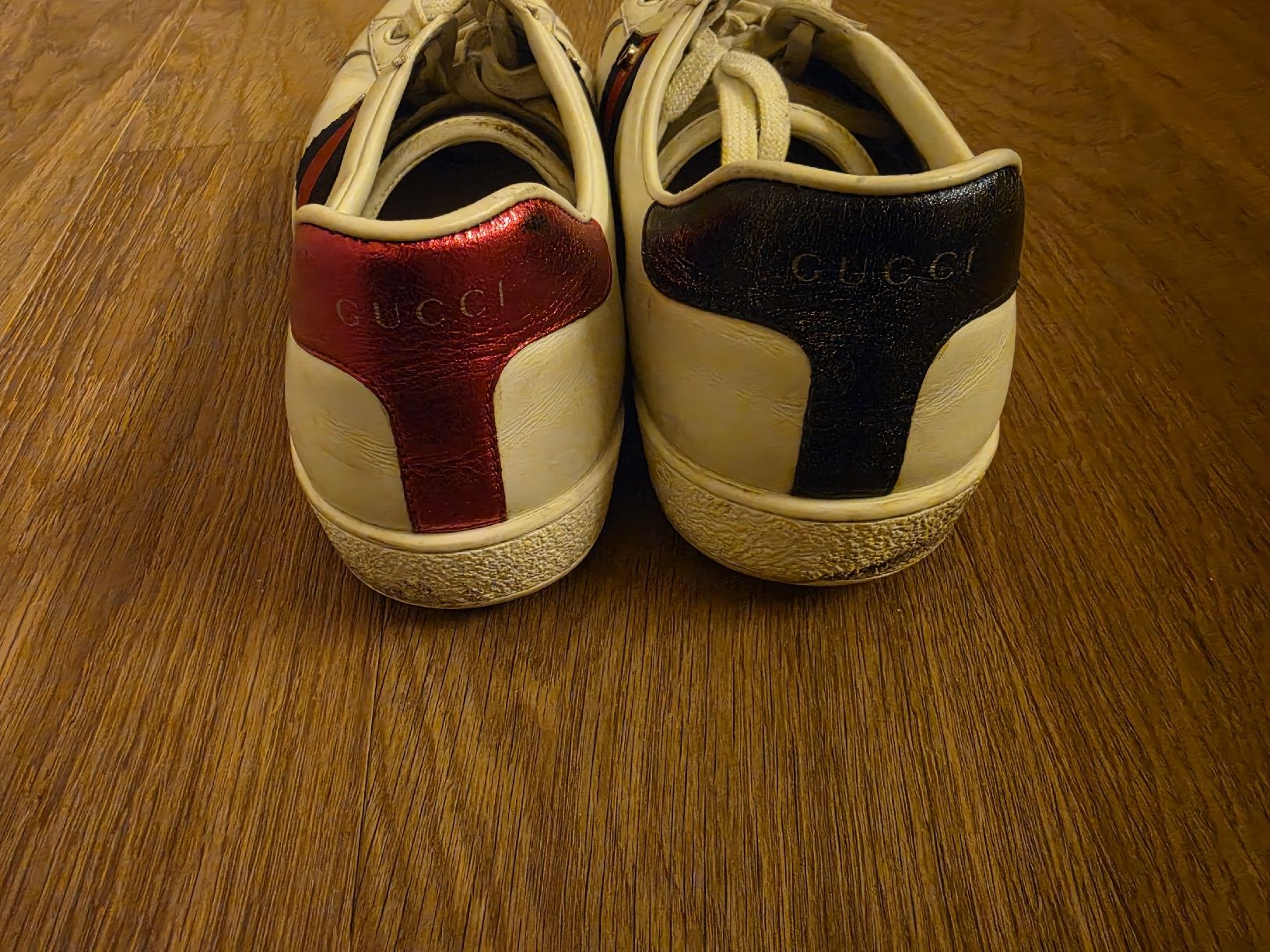 Gucci Herrenschuhe: Gucci White Leather Ace Sneakers with Removable Patch  – Gebraucht aus Effretikon von gen_w9wk 3