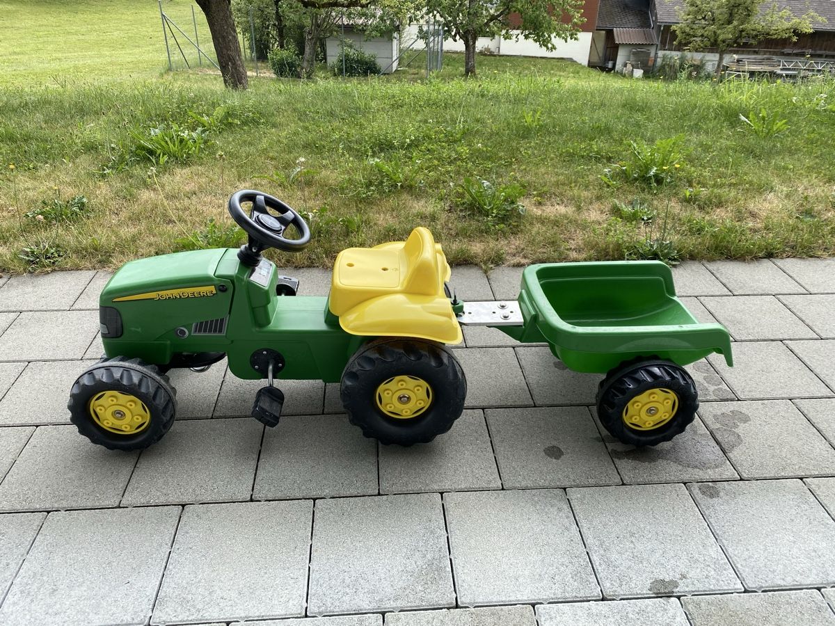 John Deere Veicoli per bambini: Kleiner Trettraktor mit Anhänger – Usato da Sigriswil venduto da kahos10 1