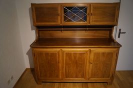 Antikes Buffet Nussbaum
