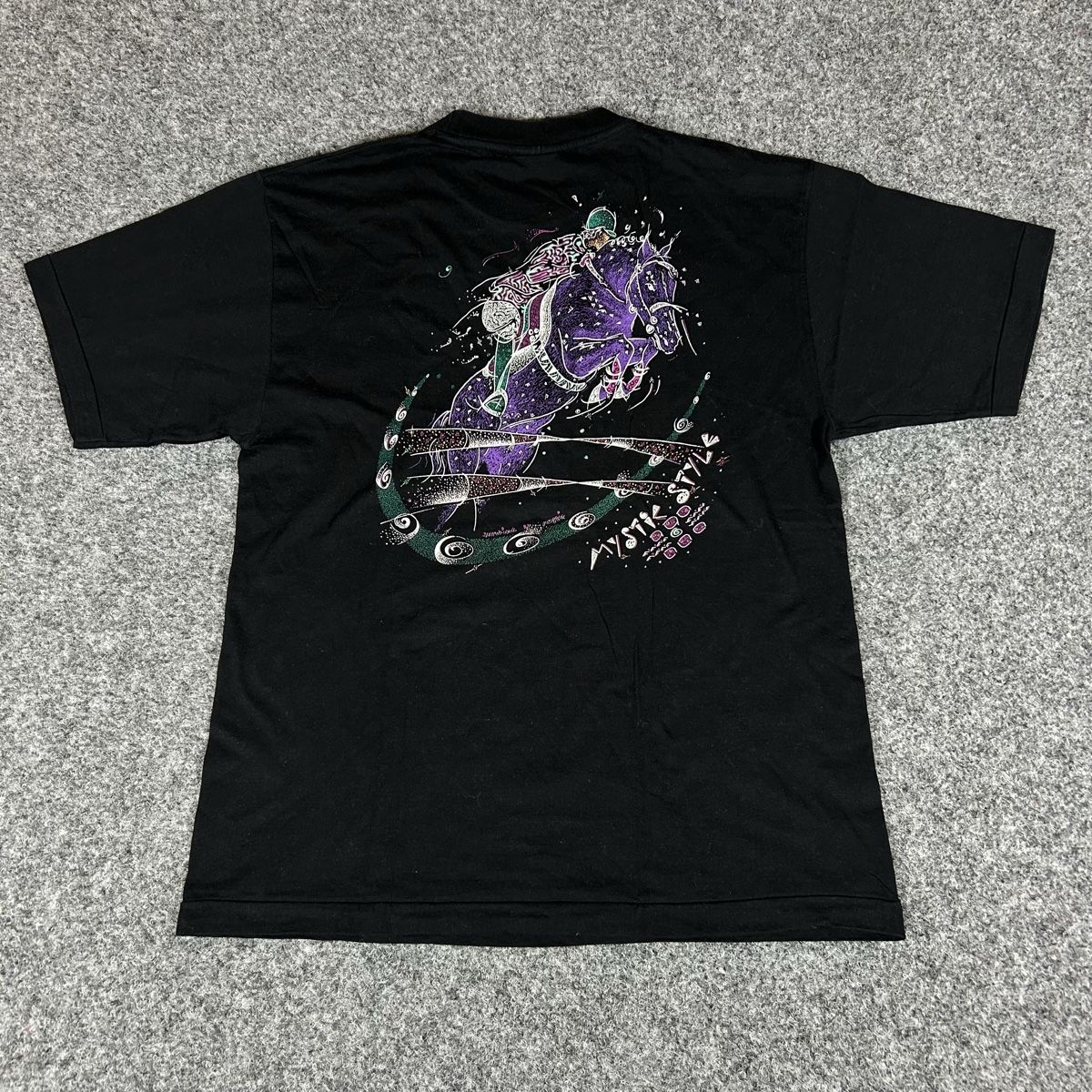 T-shirt: Graphic t-shirt 90s – Usato da La Sagne NE venduto da Matlasape