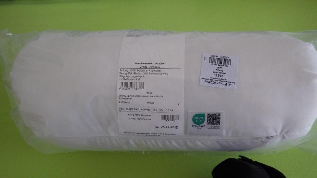 Cuscini: Nackenrolle "Donau" Grösse 40/15 cm, mit dunkelblauem Anzug – Nuovo e nell'imballaggio originale da Uster venduto da Cubacar 2